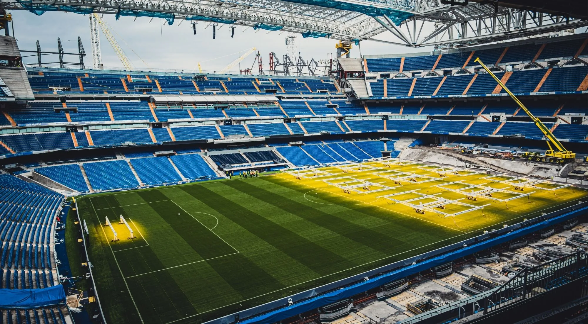 Bernabéu pitch under grow lights during the stadium renovation